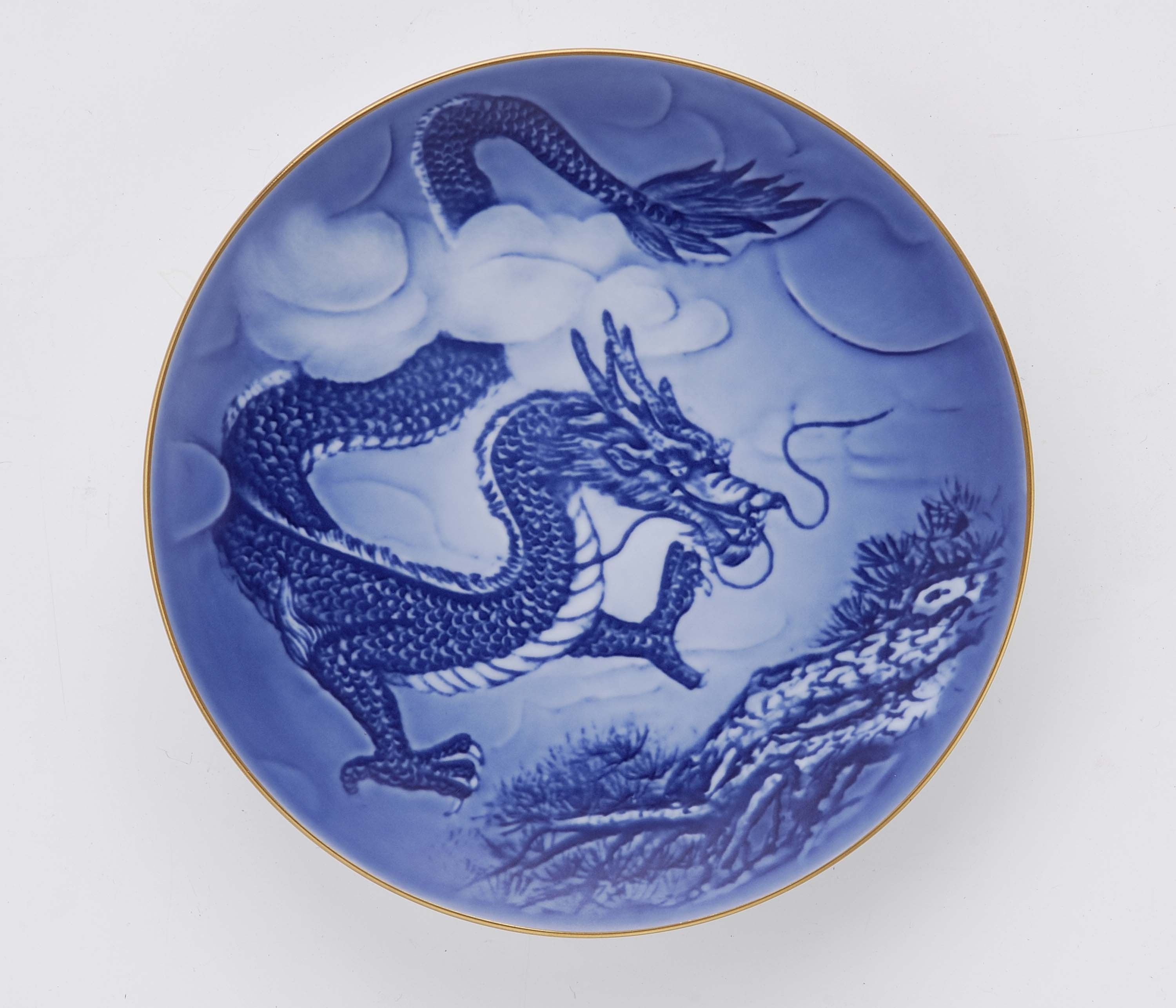 2012年是皇家哥本哈根的第105片年度盤，圖案由皇家哥